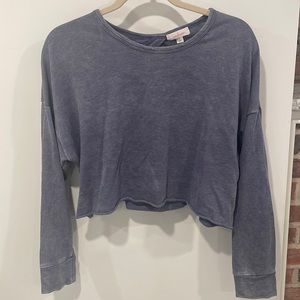 PURPLE - CROPPED DISTRESSED LONG SLEEVE - KEY HOLE BACK - TOP - SMALL